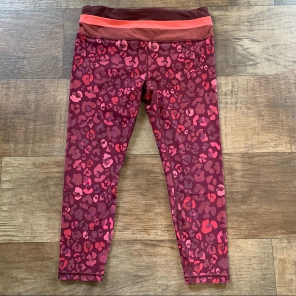 Athleta red and pink animal print elation‎ cropped 7/8 leggings tights